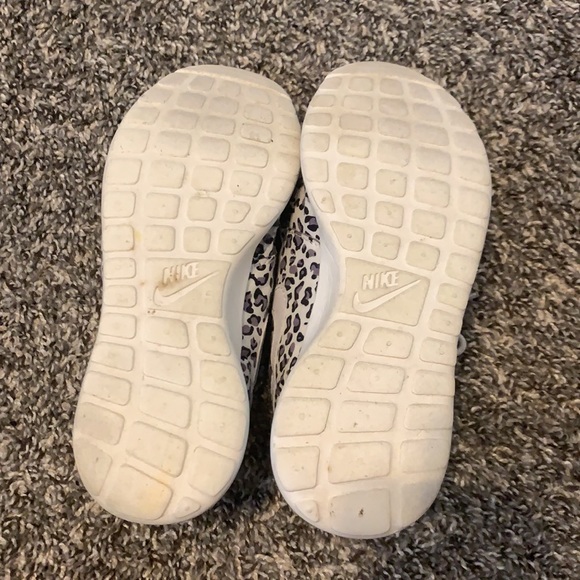 Super cute Nike leopard print Roshe - Picture 6 of 7